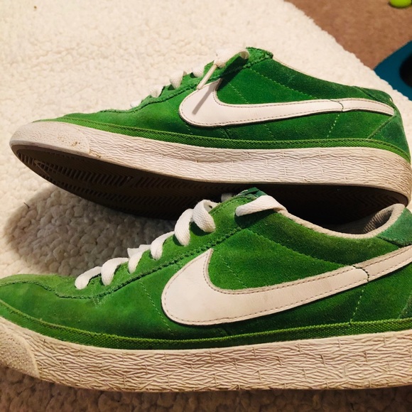 nike kelly green shoes